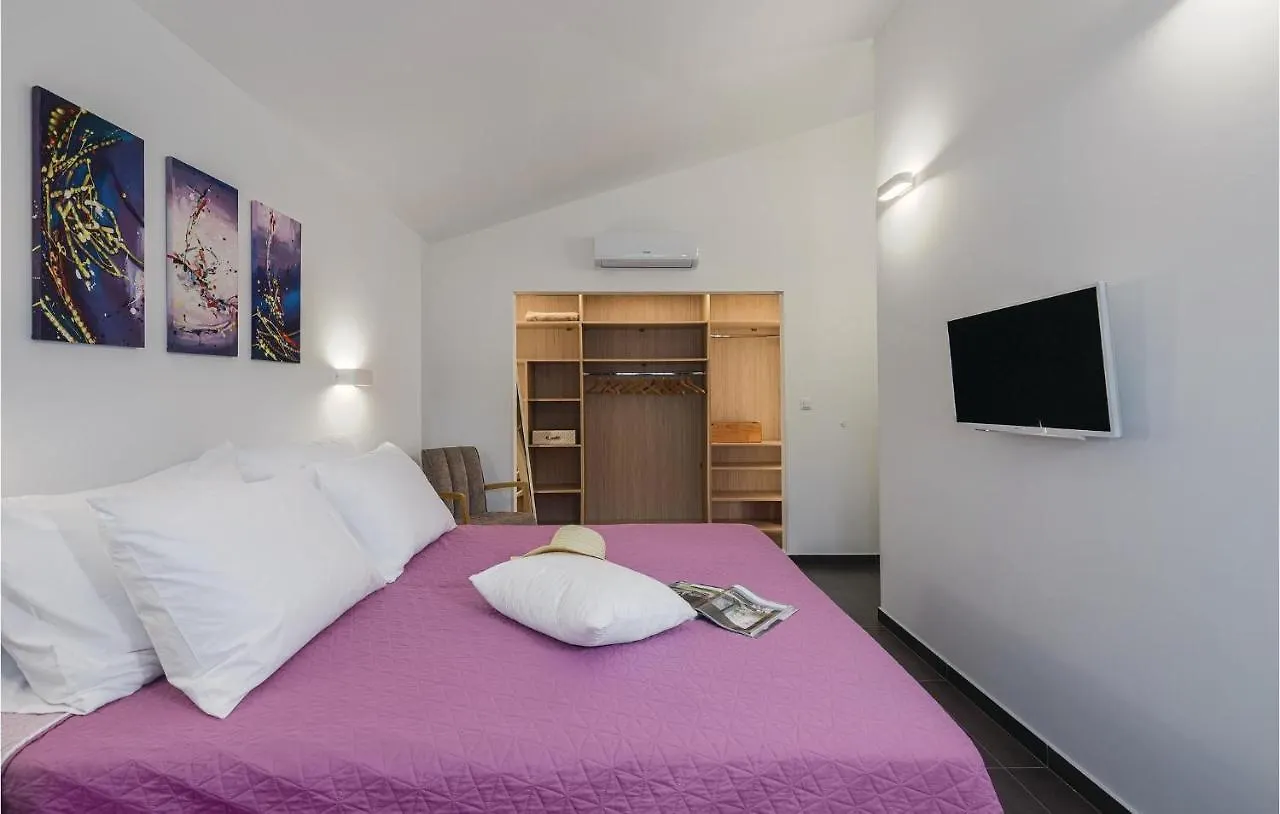 Nice Home In Krnica With Jacuzzi 0*,  Хорватия