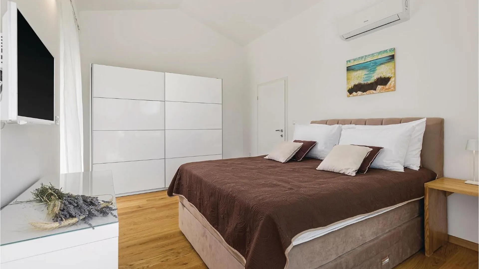 Nice Home In Krnica With Jacuzzi בית נופש
