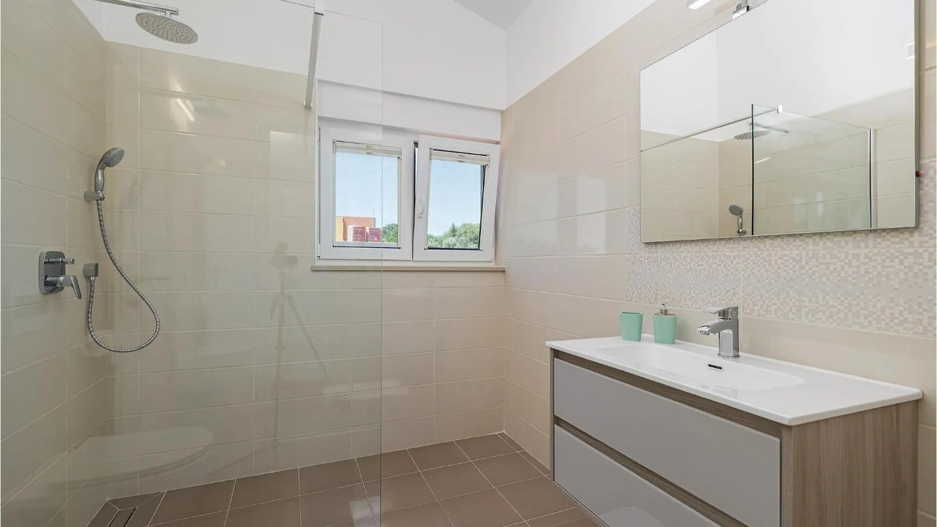 Nice Home In Krnica With Jacuzzi קרואטיה