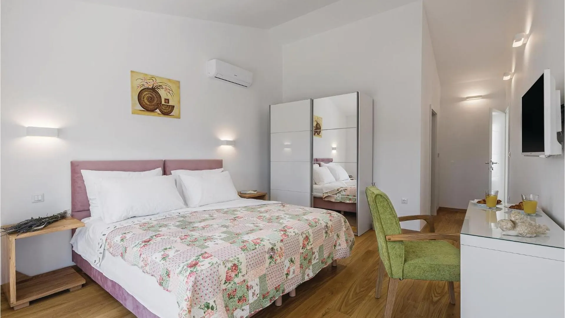 Nice Home In Krnica With Jacuzzi