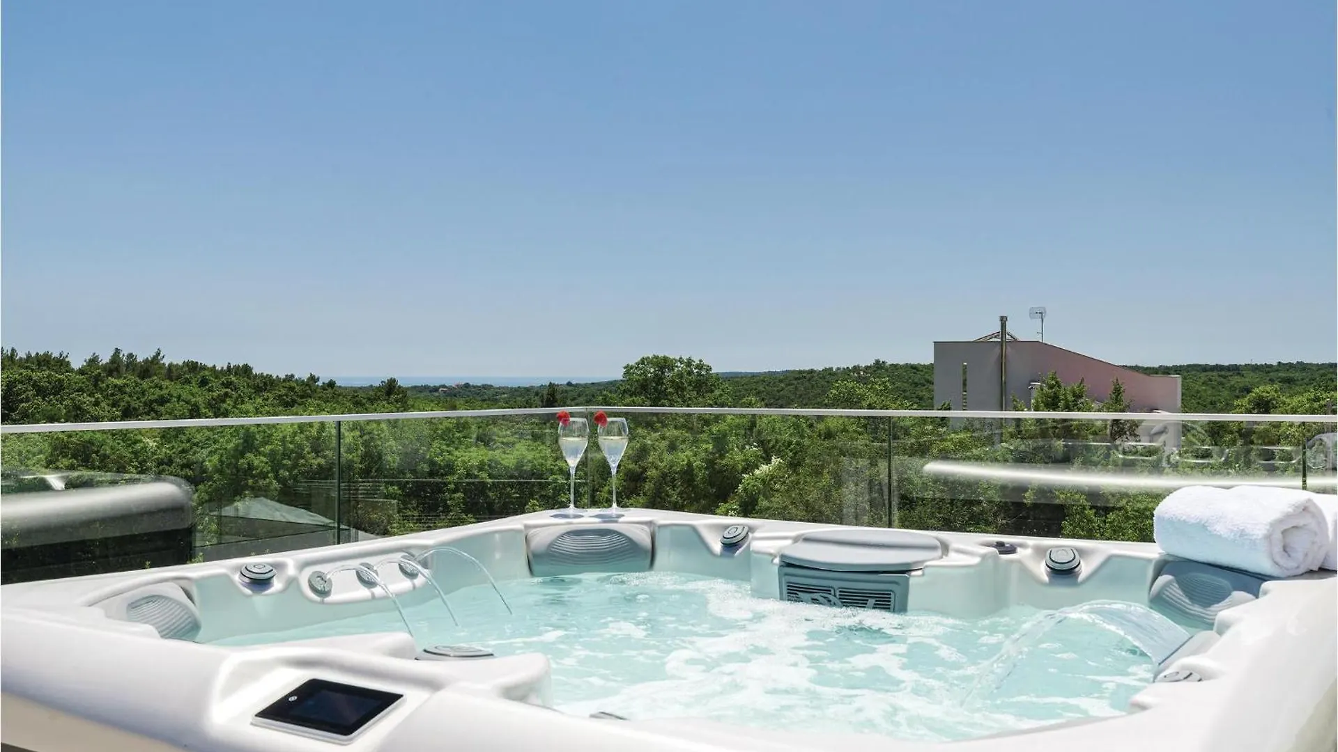 Nice Home In Krnica With Jacuzzi