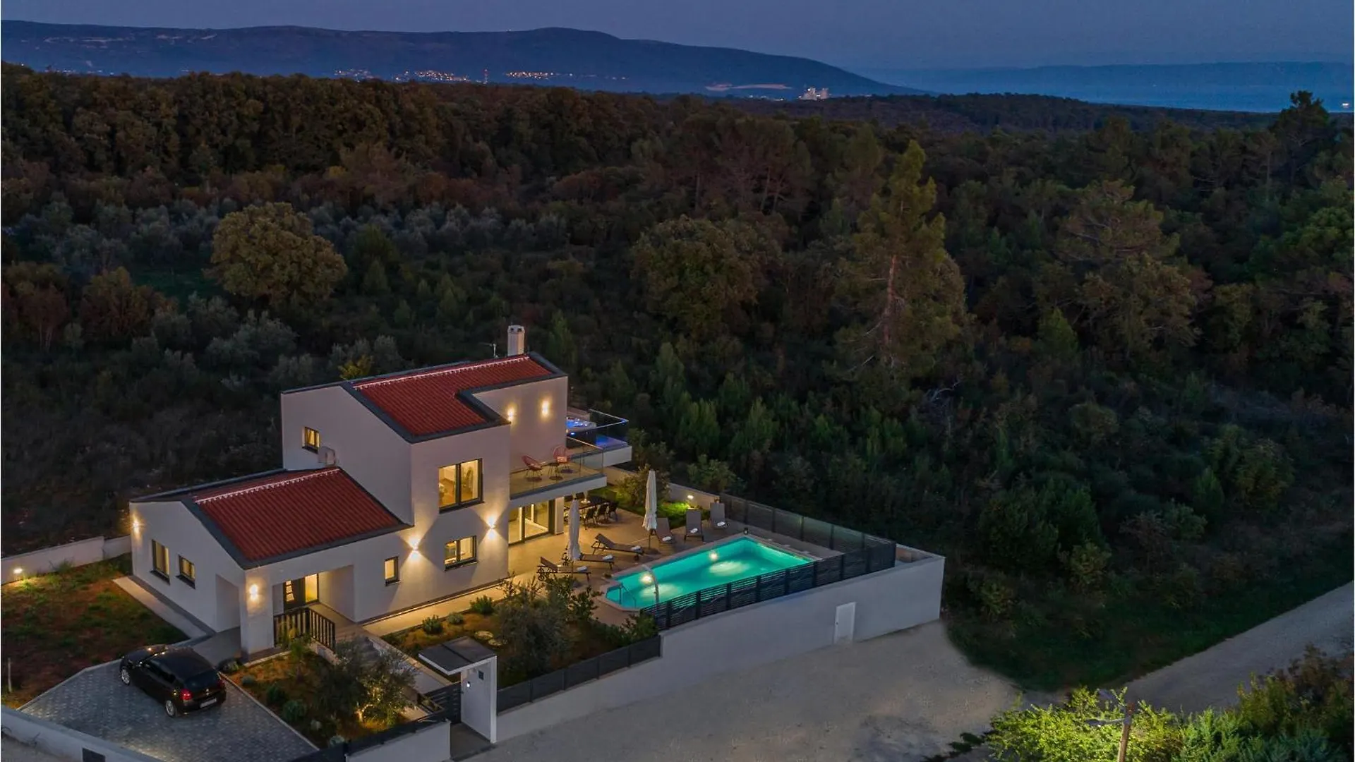 Nice Home In Krnica With Jacuzzi 0*,  Kroatien